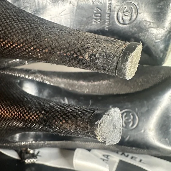 CHANEL | Interlocking CC Ankle Boots | Silver | Sz 40 - Picture 11 of 17